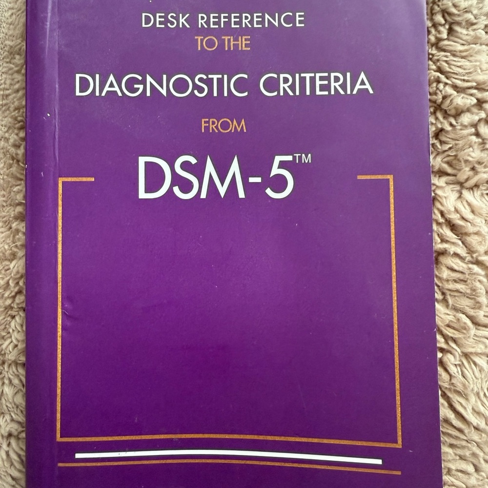 Purple DSM-5 Desk Reference Book